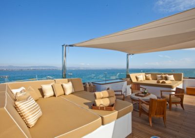 motoryacht-suri-sun-deck-beds-lounge
