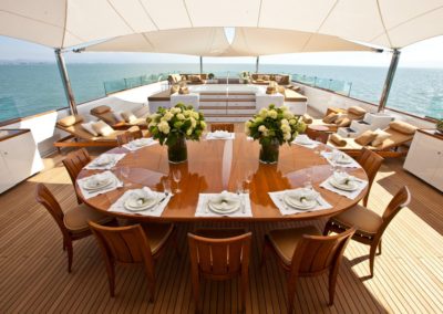 motoryacht-suri-sun-deck-dining-exterior