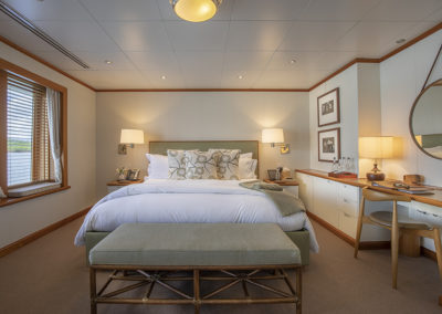 suri-adventure-yacht-charter-guest-accommodation-teak-stateroom