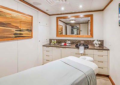 suri-adventure-yacht-charter-guest-accommodation-massage-room