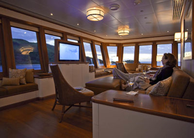 suri-adventure-yacht-charter-guest-panoramic-observation-lounge