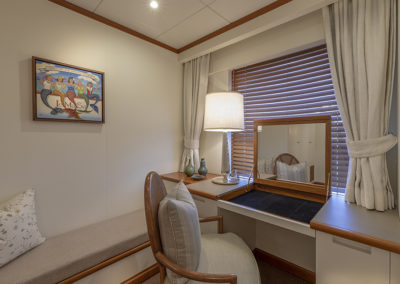 suri-adventure-yacht-charter-guest-accommodation-master-stateroom