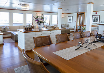 suri-adventure-yacht-charter-guest-skylounge-dining