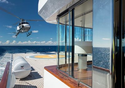 suri-yacht-charter-aviation-adventure-helicopter-takeoff