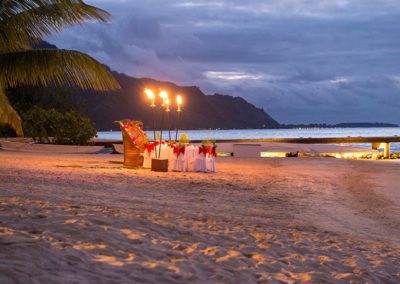 suri-yacht-charter-land-excursions-beach-dining-luau