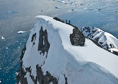 suri-yacht-charter-land-excursions-antarctica