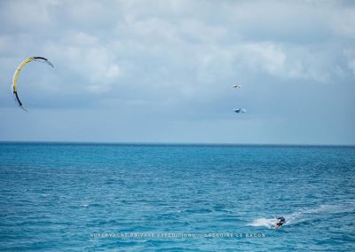suri-yacht-charter-sea-adventure-kite-surfing